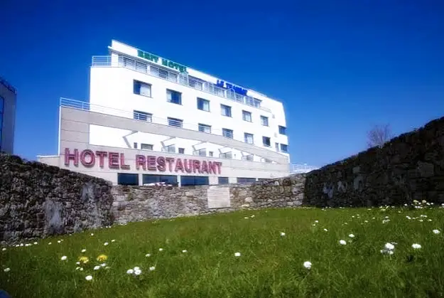 Brit hotel st-malo Salle de yoga et séminaire au Mercure Bordeaux Lac pour les enseignements de Sadhguru.