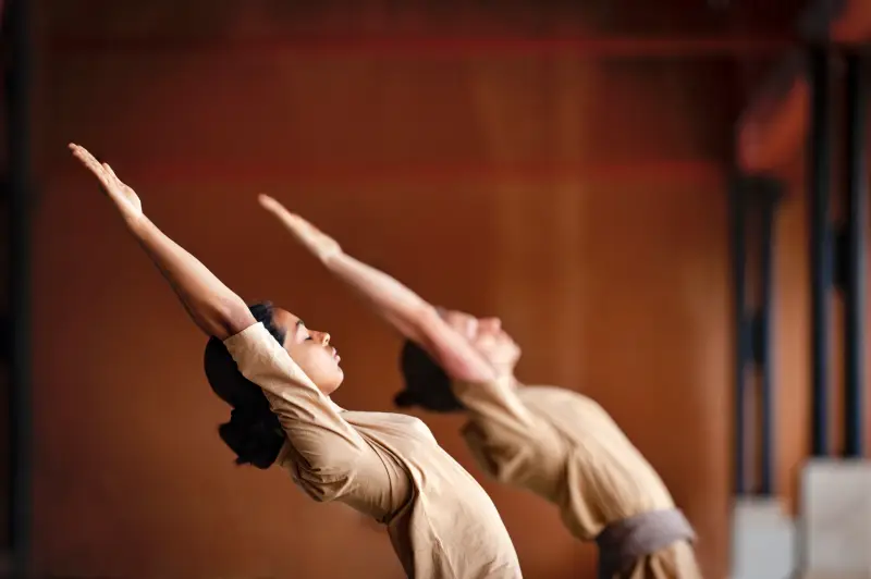 Corrections des pratiques de yoga de sadhguru à La Réunion