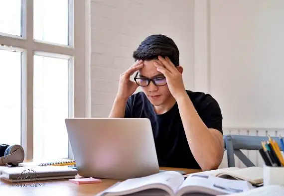 bien être au travail exercice de concentration lors d'une journée QVT entreprise du sud-ouest.