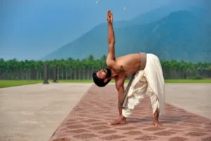 posture de yoga montrant l'importance de l'alignement.