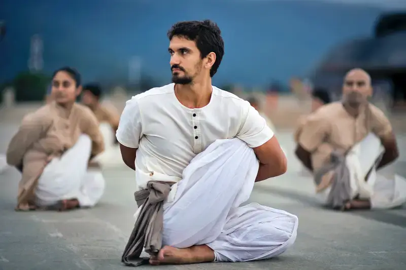 Stage Yogasanas Paris - hatha yoga traditionnel Sadhguru